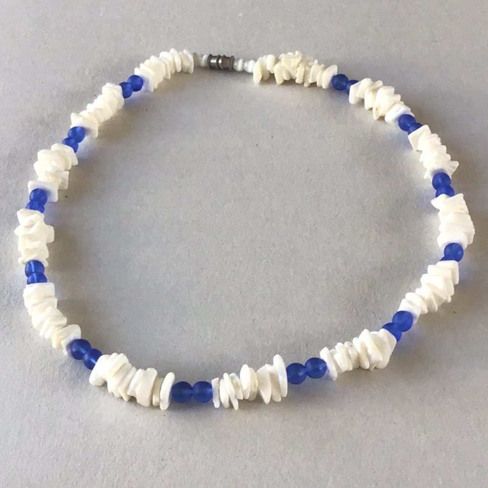 Y2K VSCO Girl puka shell necklace faux stone white and blue beads - Picture 3 of 16